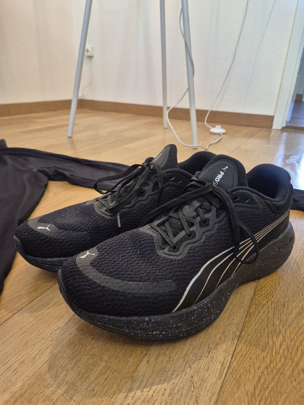 Lotti di vestiti: PUMA Running Set L inkl. Schuhe 46 – Usato da Zürich venduto da dario_smile 1