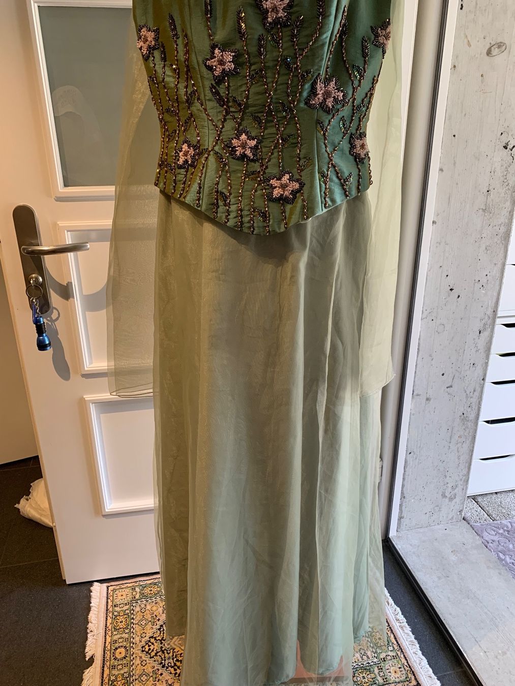 Kleider: Ball Abend Party Kleid Gr.40 Corsage+Rock Seide Taft Perlen – Gebraucht aus Engelburg von mamalanima 1