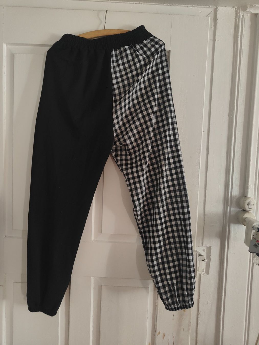 Shein Pantaloni: Schwarz karierte Jogginghose – Usato da Schleitheim venduto da eug_1701 1