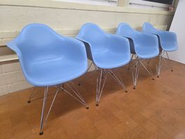 Designer Stühle Eames Vitra DAR in hellblau