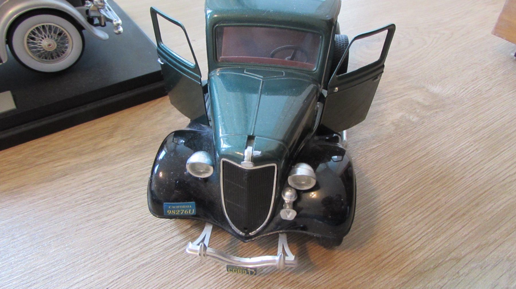 Modellini d'auto: Alte Auto-Modelle:1934 Duesenberg & Ford V8 1934 – Usato da Weesen venduto da Travelersplace 7