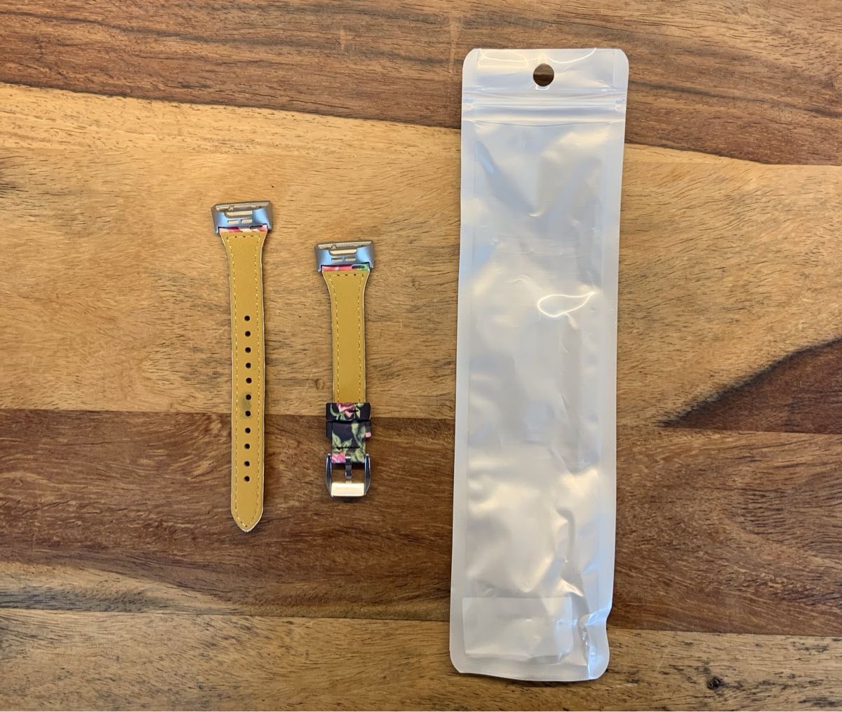Armbänder & -reifen: Armband zu fitbit charge 4 – Neu und originalverpackt aus Giswil von Pingu109 1