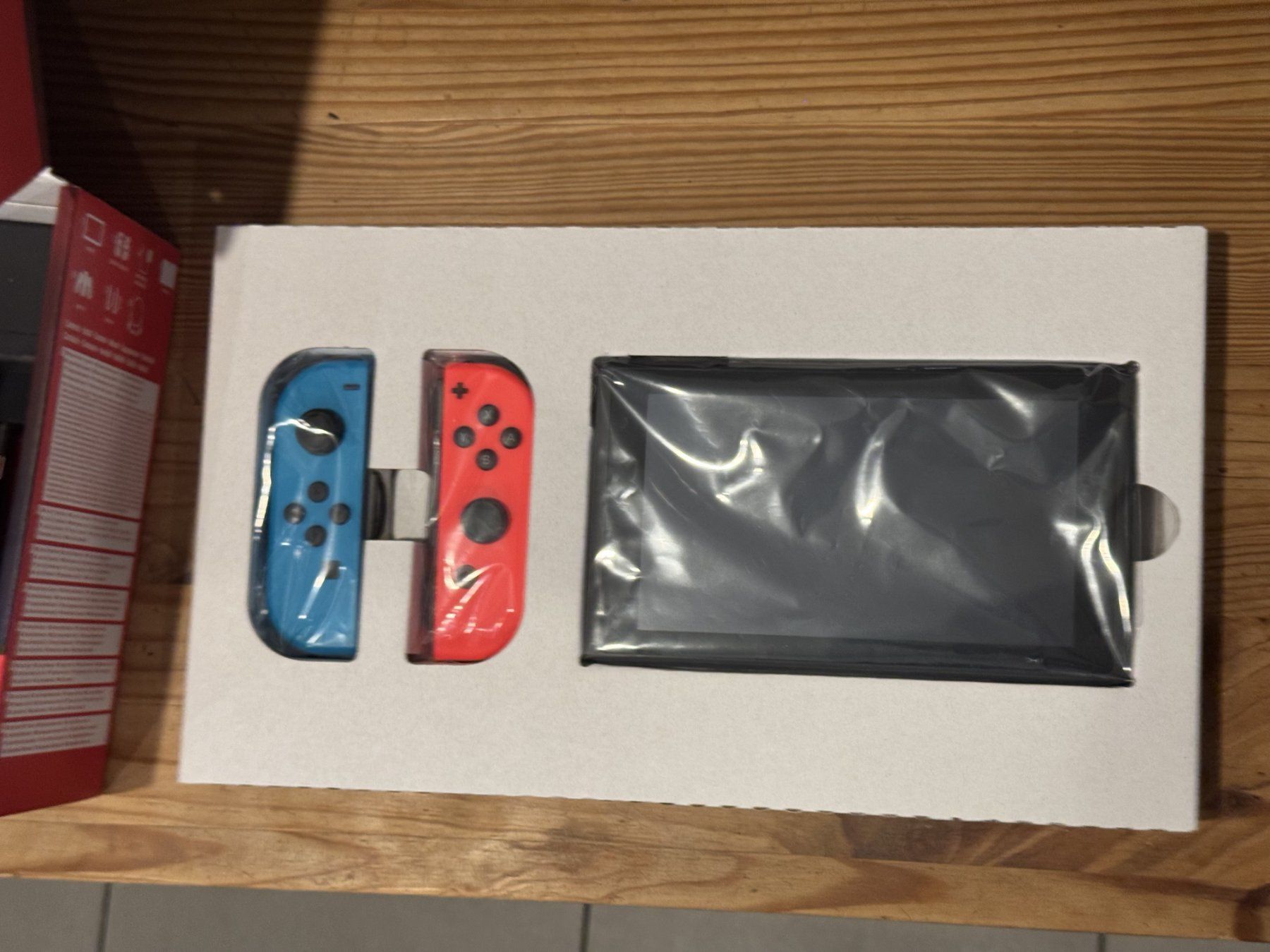 Nintendo Konsolen: Nintendo Switch + 4 Joy-Con + chargeur + Online 3 mois – Gebraucht aus Mont-sur-Lausanne von str_m8rg 3