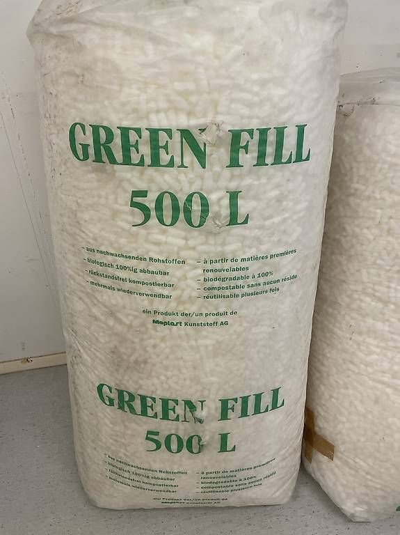 Matériau de remplissage: Füllmaterial, Verpackungschips – D'occasion à Basel par guldblomst 1