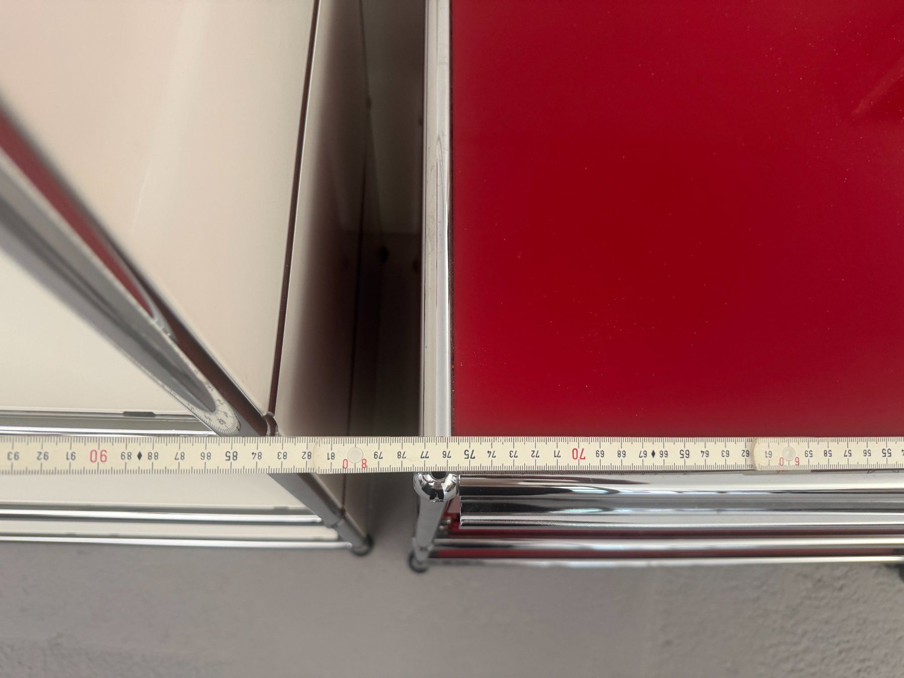 USM Cassettiere: USM Haller Sideboard Rot - Regal – Usato da Pfäffikon SZ venduto da xevo_Networks 7