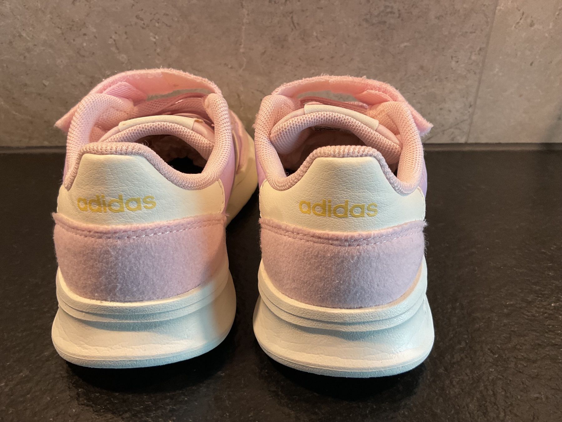 Adidas Chaussures filles: Sneakers Adidas – Neuf (Voir description) à Neuchâtel par sta_7qfy 2