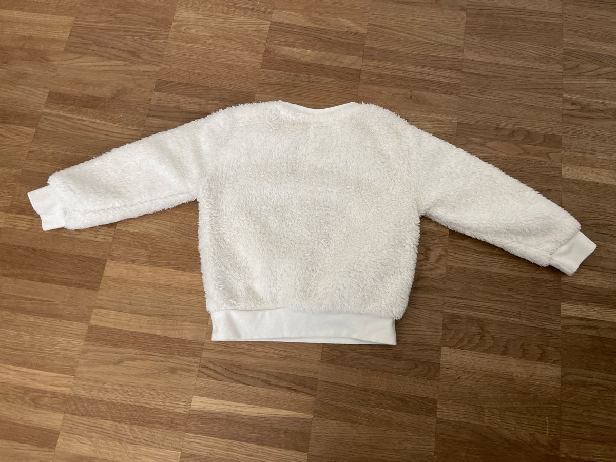 C&A Maglioni & Felpe: Pullover Hello Kitty C&A weiss Grösse 98 Plüschoptik – Nuovo (secondo la descrizione) da Bäch SZ venduto da marco0003 2