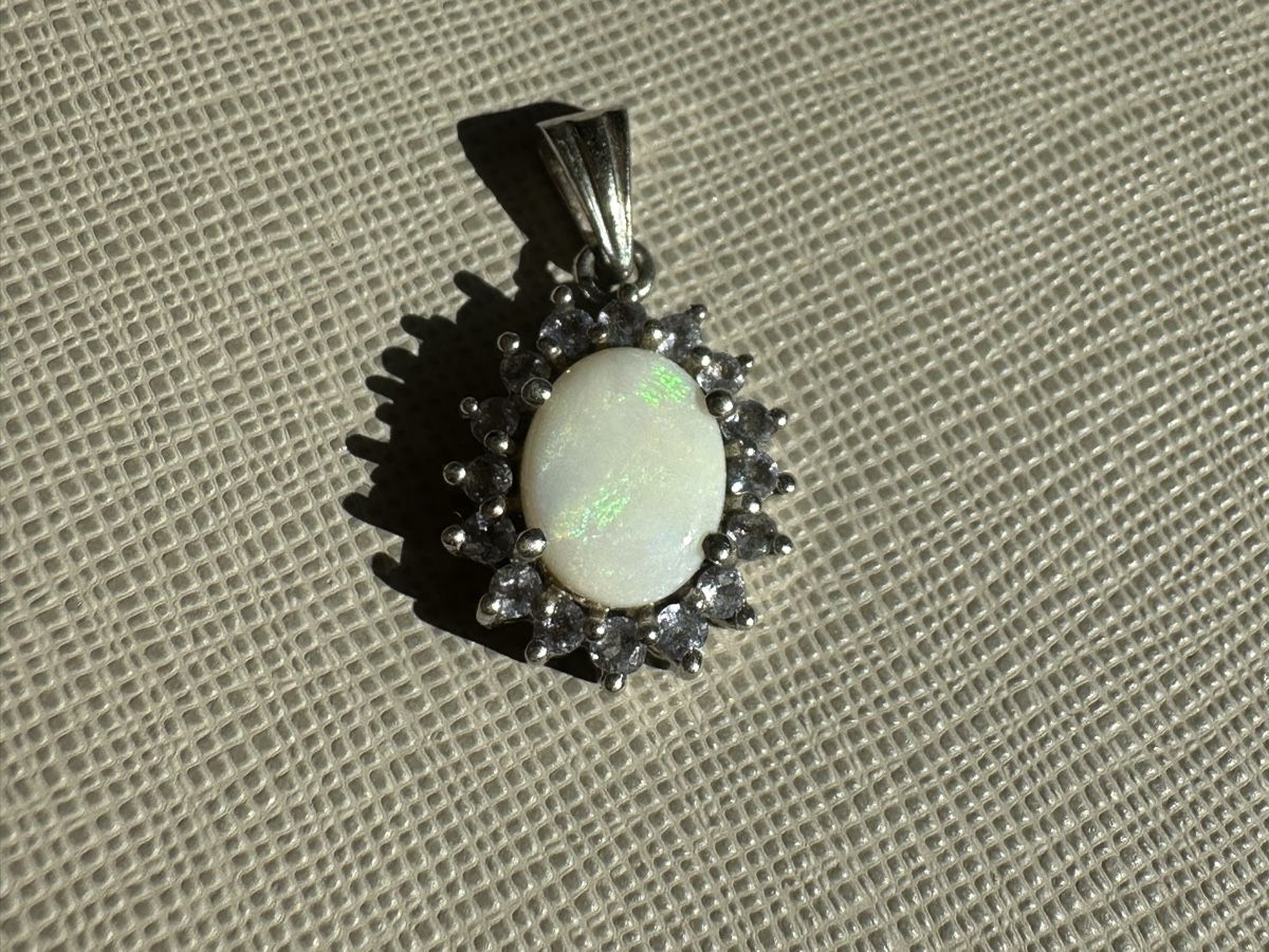 Ciondoli: Eleganter 925 Silber-Anhänger mit Opal – Usato da Buchs AG venduto da Shanem15