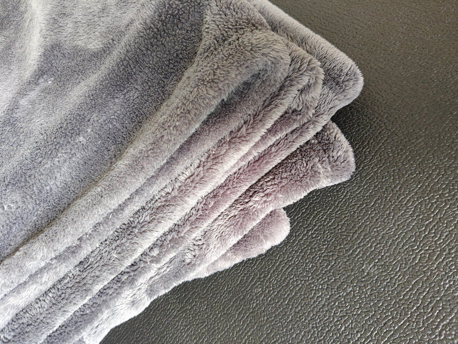 Coperte: Kuscheldecke grau 150x200cm – Usato da Basel venduto da jos_2z5q 2