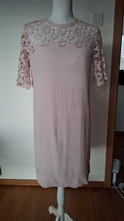 Robe Sandro Paris rose dentelle T1 ?�l?�gante printemps ?�t?� (D'occasion) ?� Payerne pour CHF 40 