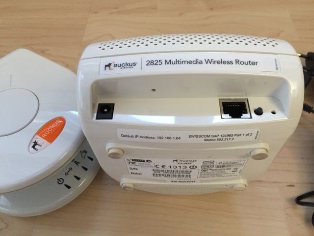 Modems & Router: Ruckus - 2825 Wireless Router & 2111 Wireless Adapter – Gebraucht aus Goldach von Eme 1