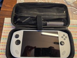 Lenovo GO S Handheld 2TB 32GB RAM