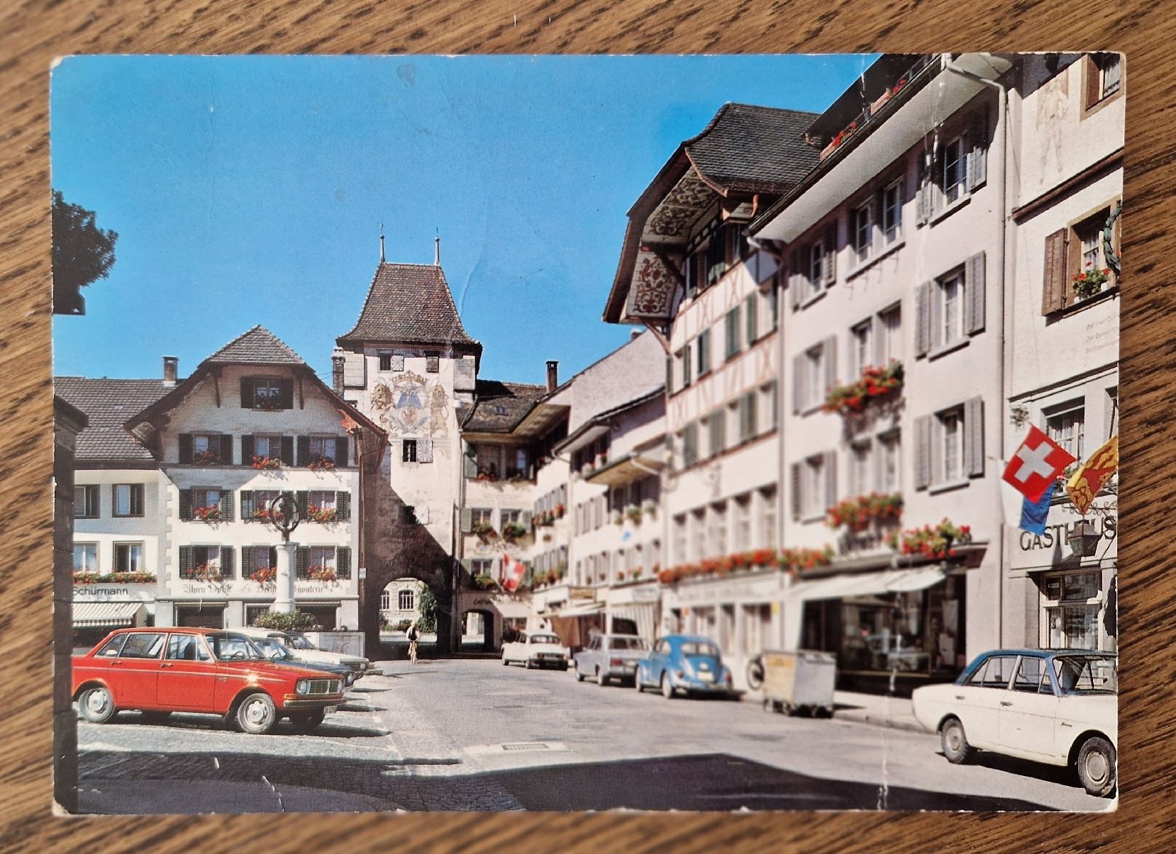 Cartoline postali: Städtchen Willisau, Autos, VW Käfer – Usato da Ebikon venduto da Donar50