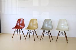 Eames Fiberglas Chairs im 4er Set, H. Miller (Versand mögl.)