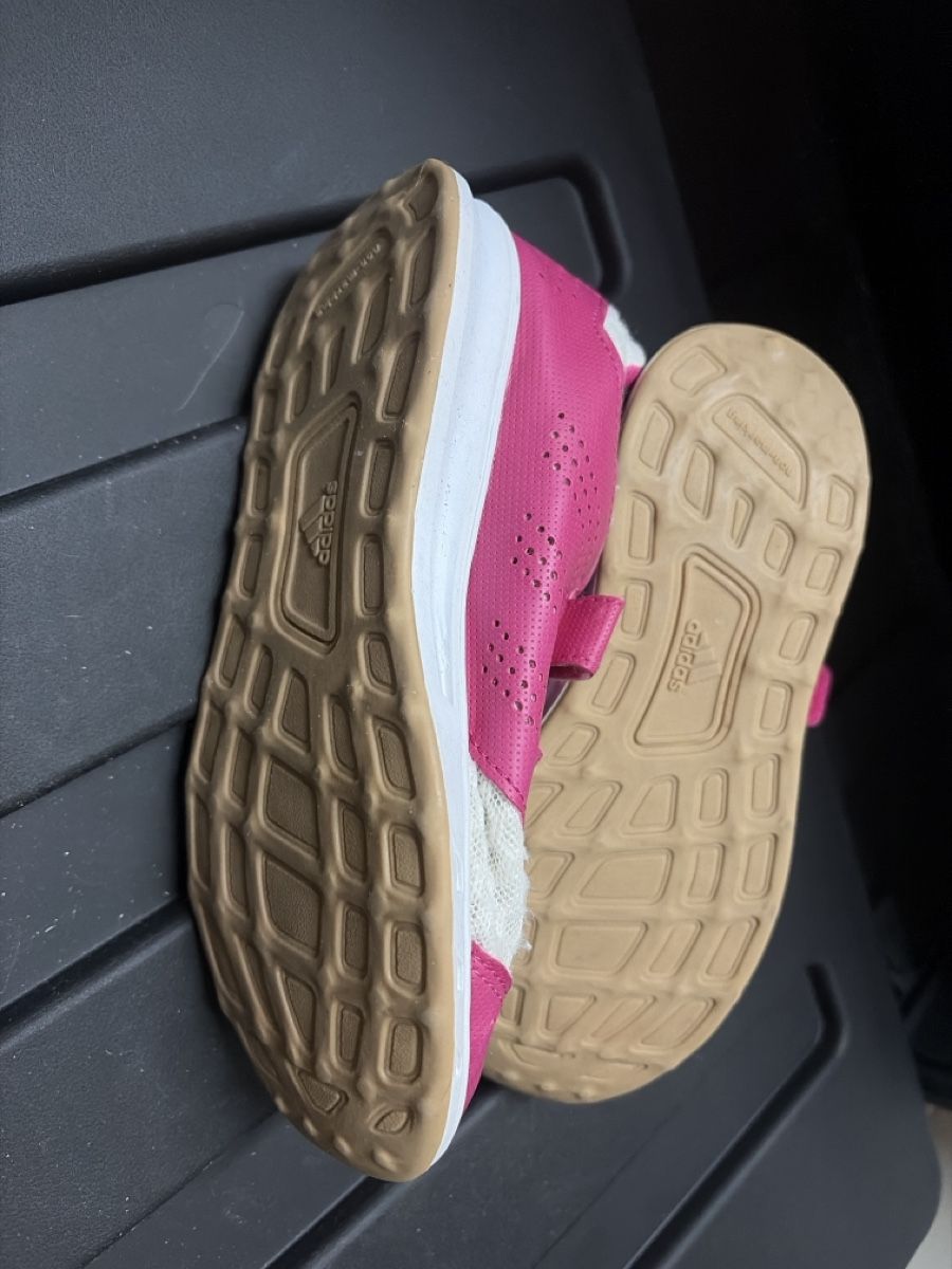 Adidas Scarpe per ragazze: Hallenturnschuh, Adidas, Grösse 32 – Usato da Granges-Paccot venduto da Fwaeber 2