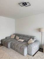 Graue Sofa