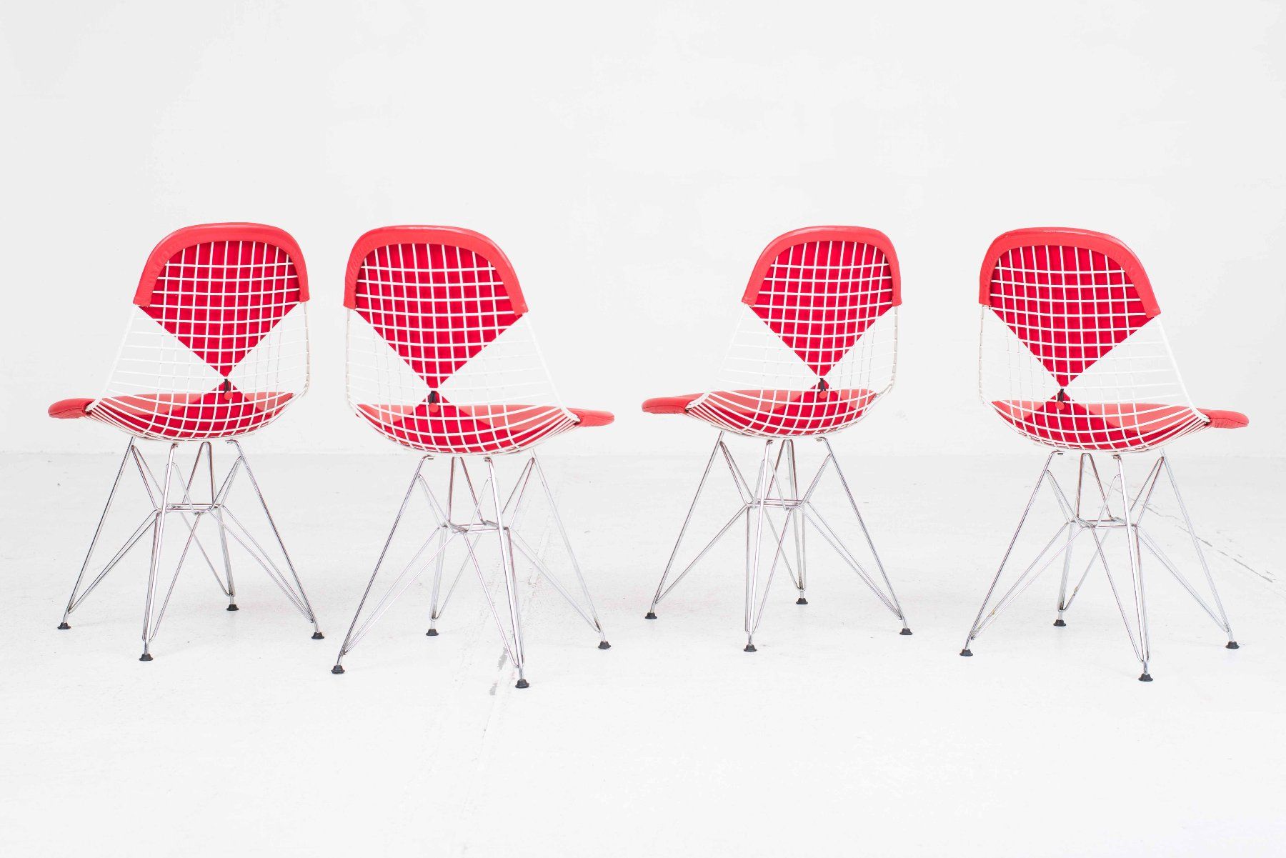 Vitra Sedie: Vitra DKR-2 Wire Chairs von Charles & Ray Eames, 4er Set – Usato da Zürich venduto da STUZH38 1