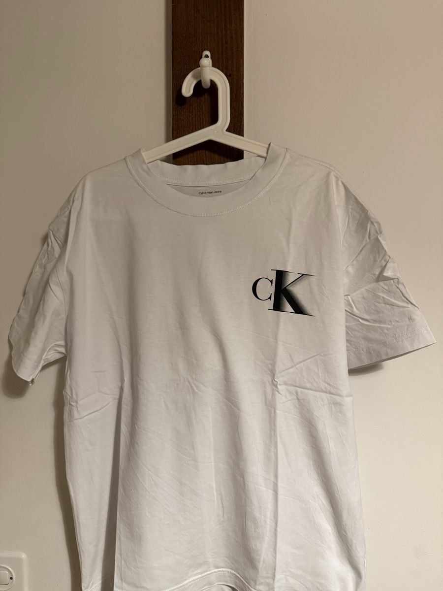 Calvin Klein T-shirt: T shirt Calvin Klein Blanc  – Usato da Plan-les-Ouates venduto da Dams_