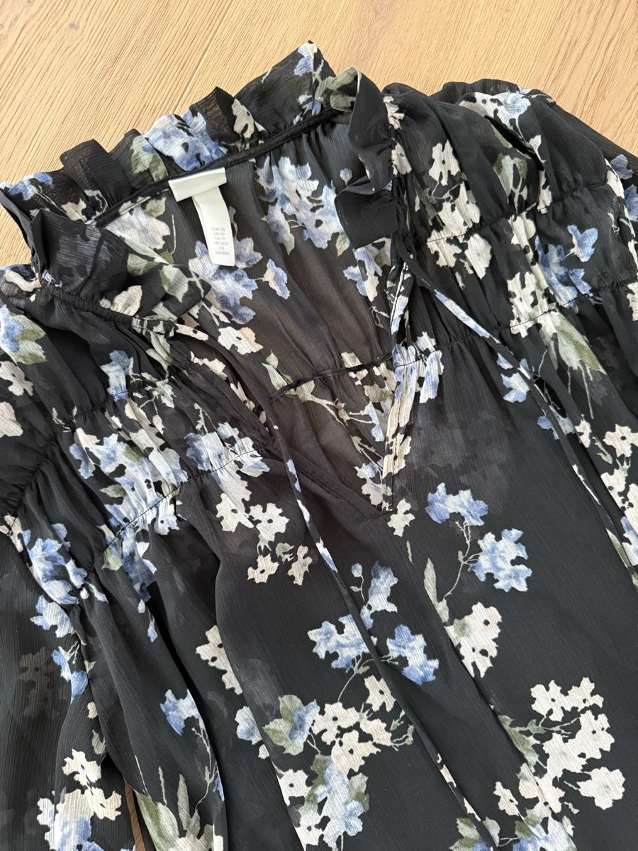 H&M Vestiti: H&M Midikleid mit Blumenmuster, Grösse XS – Usato da Richterswil venduto da KAYLEIGH_77 1