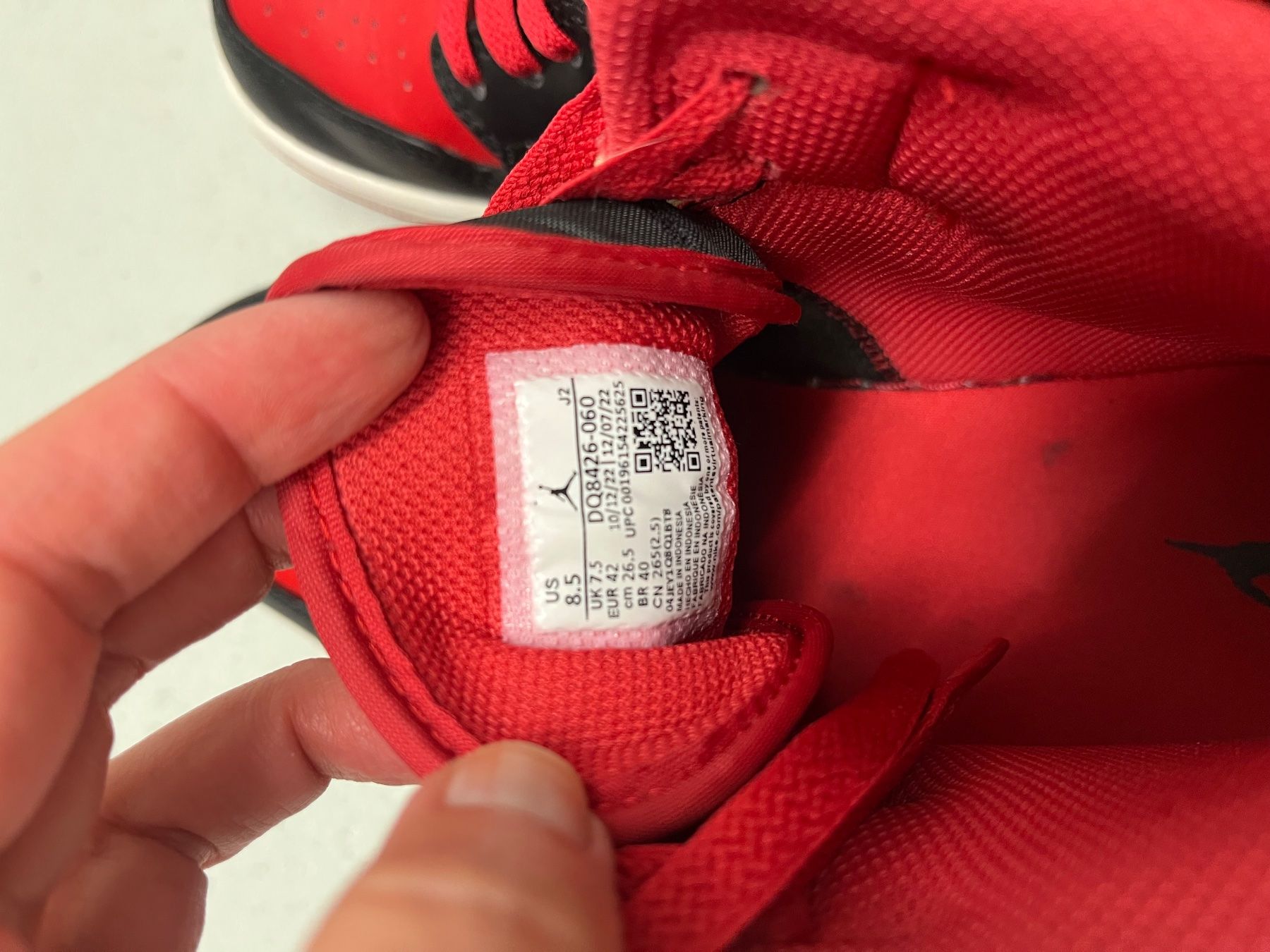 Jordan Scarpe da uomo: Jordan 1 Mid Sneaker Schwarz-Rot Gr. 42 – Usato da Waltenschwil venduto da MeKo8 5