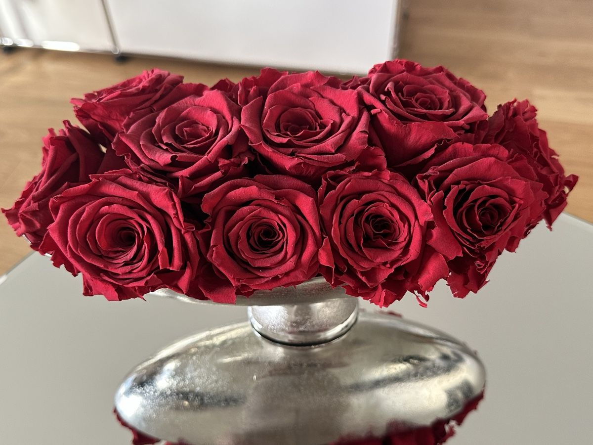 Tutte le decorazioni: Echte konserviere Rosen in einer edlen Metallschale – Usato da Zürich venduto da von_7vbl 2