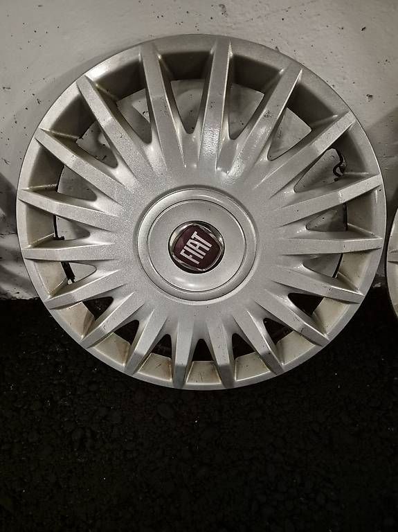 Tutti pezzi di ricambio auto: Originale Fiat-Raddeckel 15" – Usato da Aarburg venduto da Vagos 1