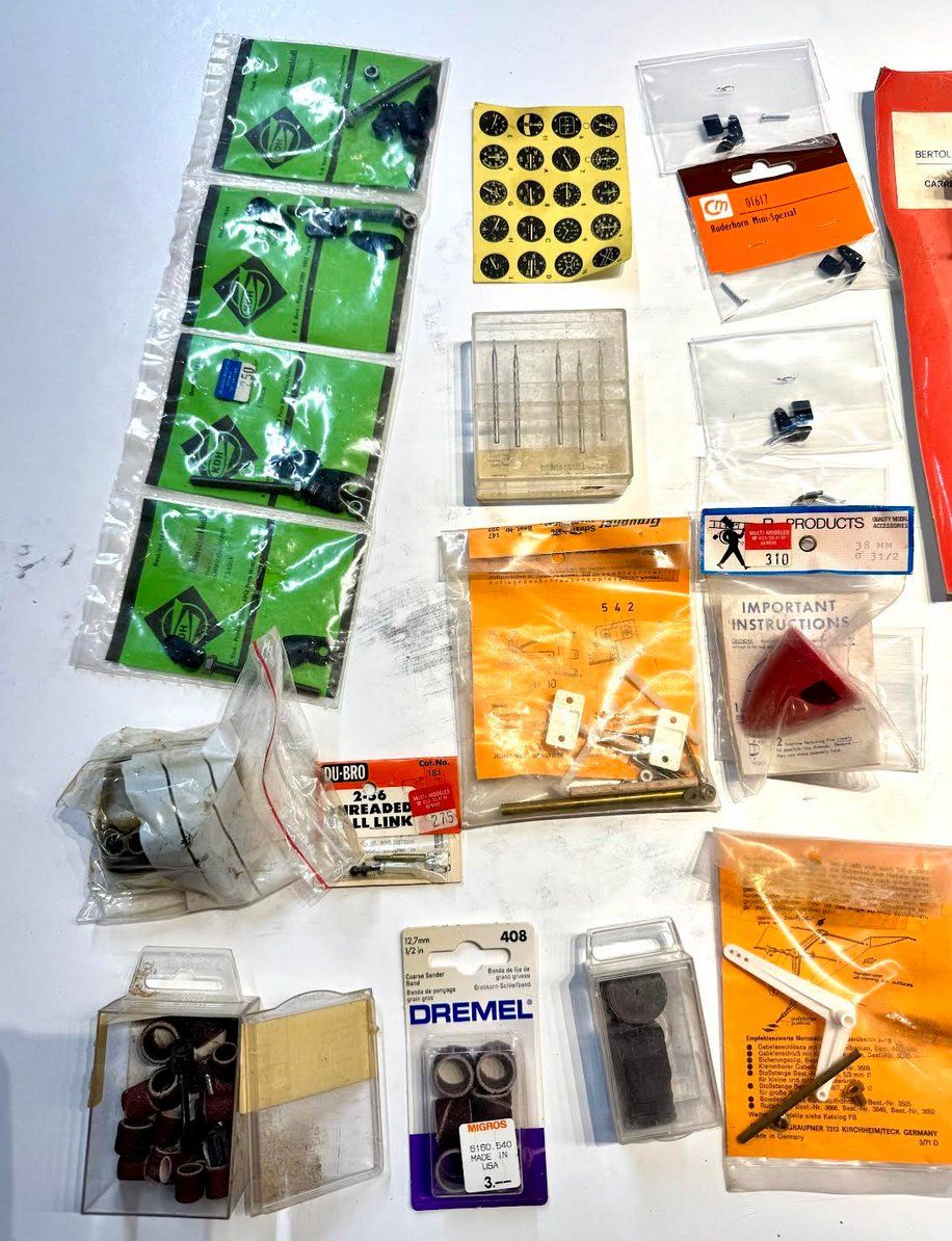 RC Kits de montage: Lot d’accessoires pour avion RC – Défectueux à Lausanne par Techobby 1