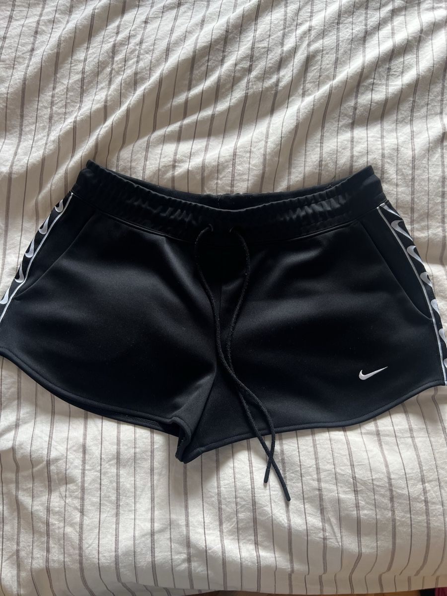 Pantaloni: Nike shorts in L – Usato da Lausanne venduto da x_g_768c