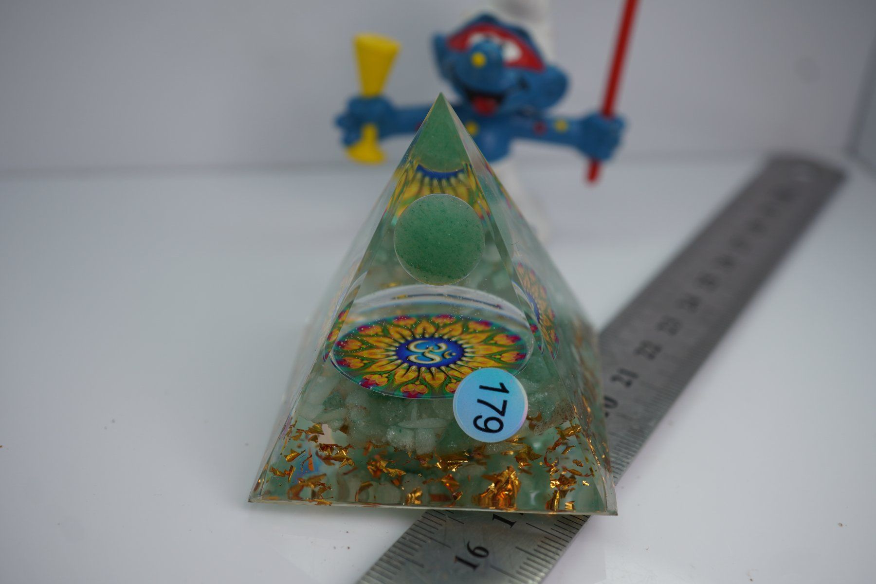 Minerali & Pietre curative: Aventurin  Om   Orgonit - Pyramide 5 cm  ab 6.-  !! – Nuovo e nell'imballaggio originale da Eschenbach SG venduto da topstone 1