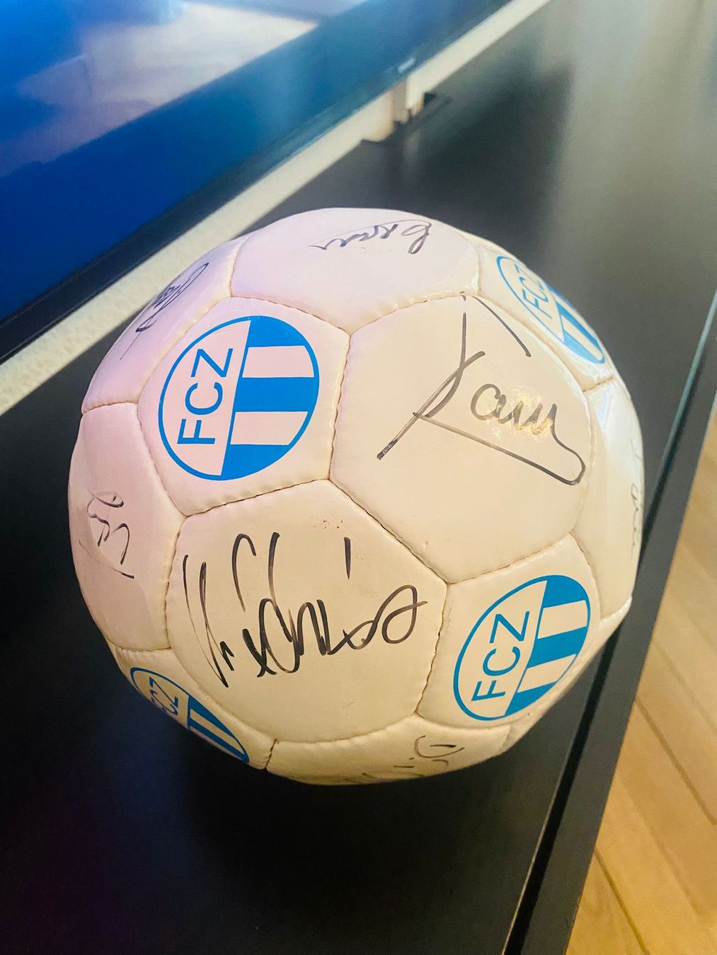 Palloni: FCZ Ball aus den 2000 er Jahr – Usato da Zürich venduto da Sisisusu 9