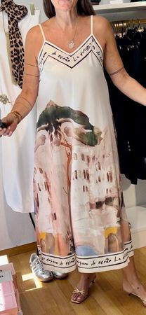 Fliessendes Sommerkleid im Seiden-Look