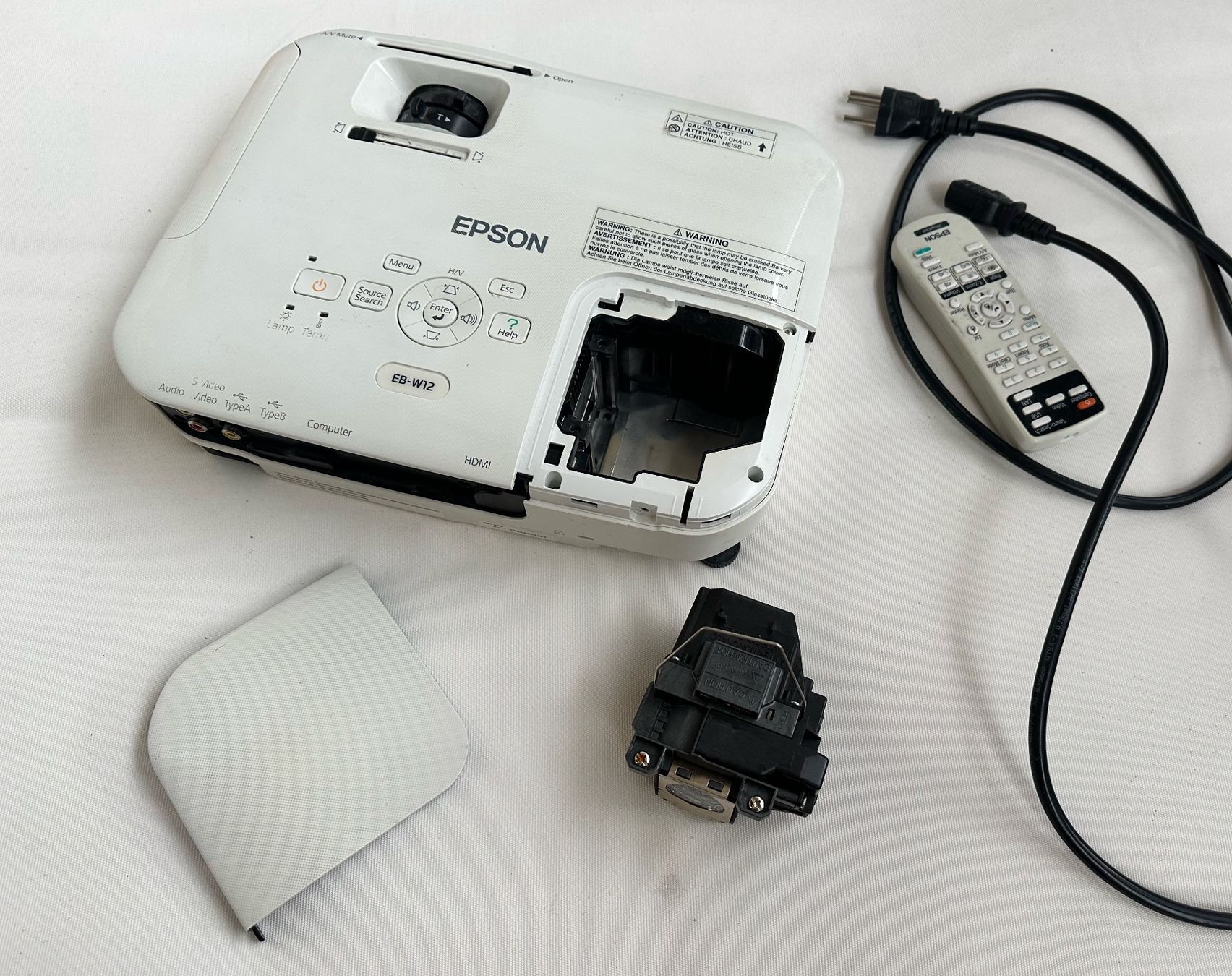 Epson Videoprojektoren: Epson EB-W12 – Defekt aus Zürich von dee_75my 4