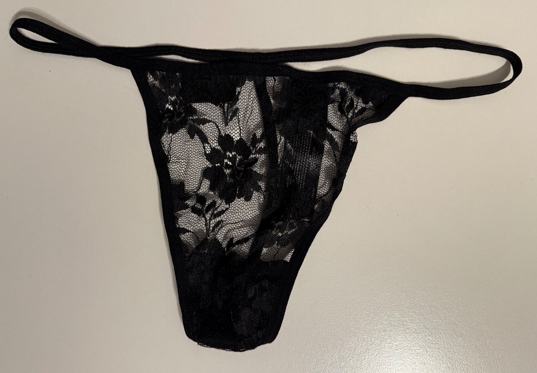Altra biancheria intima: Schwarzer String / Tanga von Bodyflirt - Grösse 40 / 42 – Usato da Altdorf UR venduto da Mini037