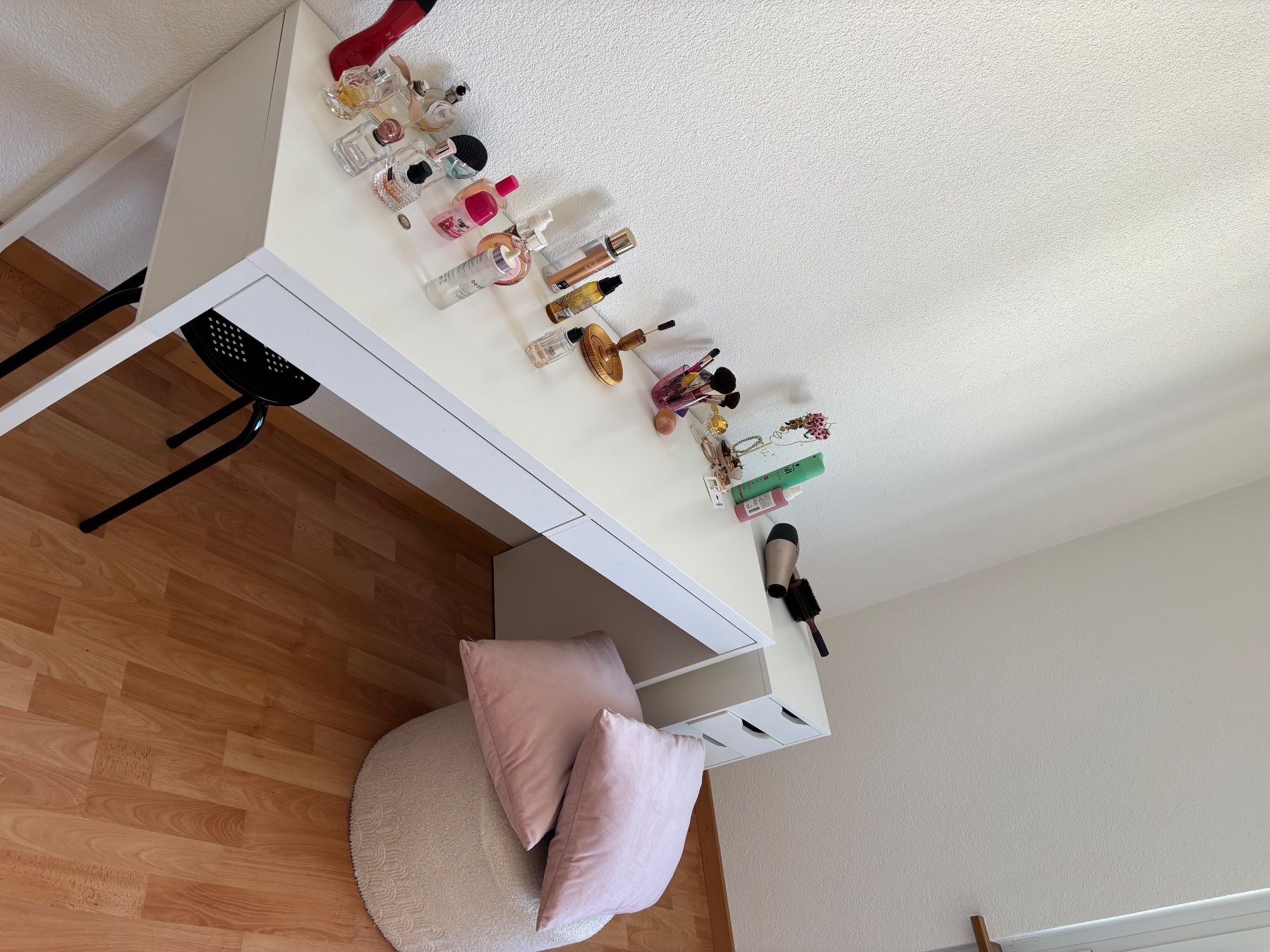 Ikea Tavoli da trucco: Coiffeuse et petit meuble IKEA – Usato da Aegerten venduto da ine_cpd8
