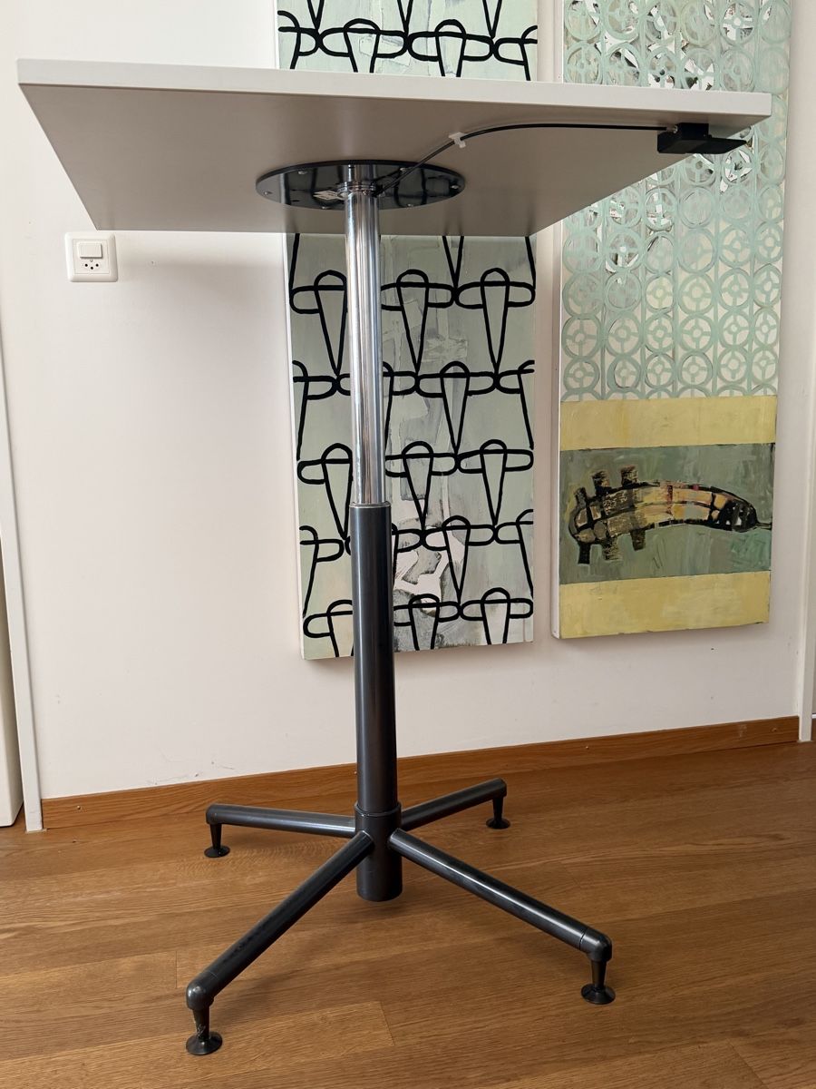 Tavoli: Tisch 80x80cm höhenverstellbar – Usato da Zug venduto da Teli2023 2