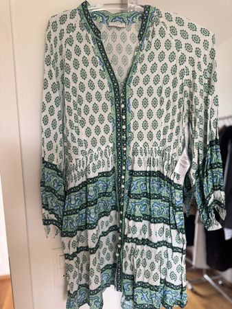 Sandro Kleid gemustert mit Knöpfen in Grün Weiss neu