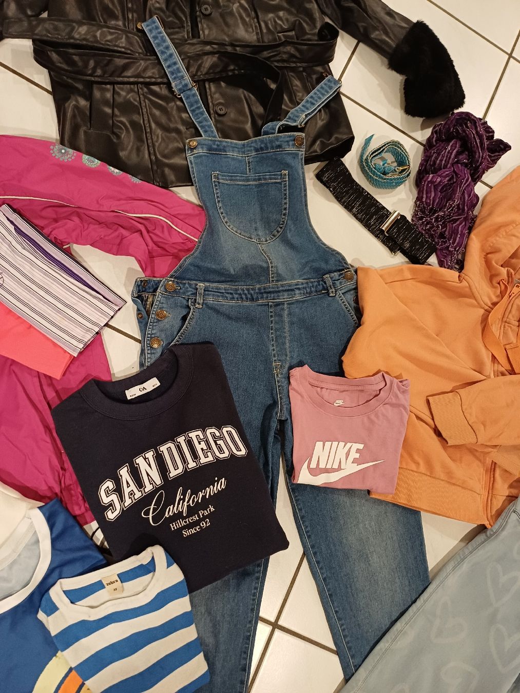 Lotti & Set di vestiti: Grosses Kleiderpaket Mädchen ab Grösse 152 bis S – Usato da Bremgarten AG venduto da leharh 7