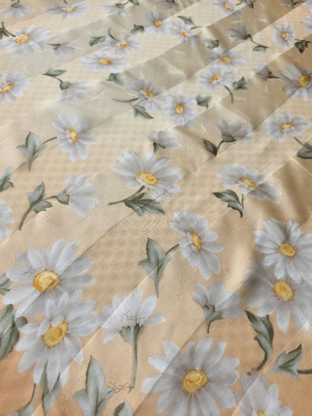 Saint Laurent Foulard & Sciarpe: YSL Seidentuch 86 × 86 cm – Nuovo (secondo la descrizione) da Zürich venduto da LIMAR 4