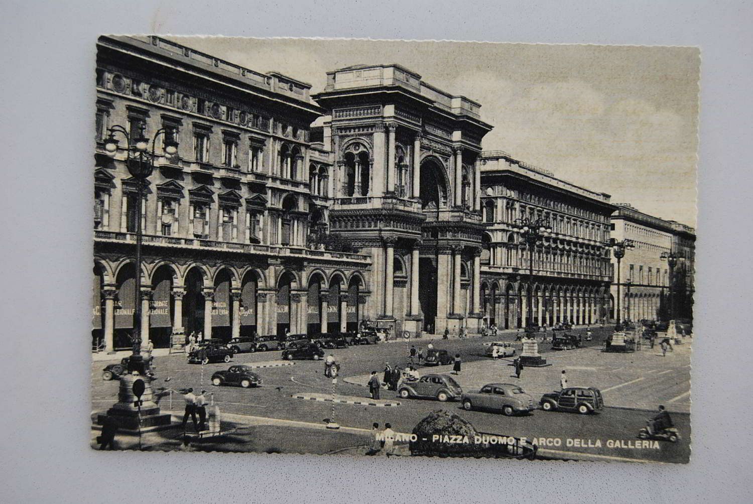 Cartes postales: AK Milano - Piazza Duomo e arco della Galleria – D'occasion à Rüfenacht BE par Toro06