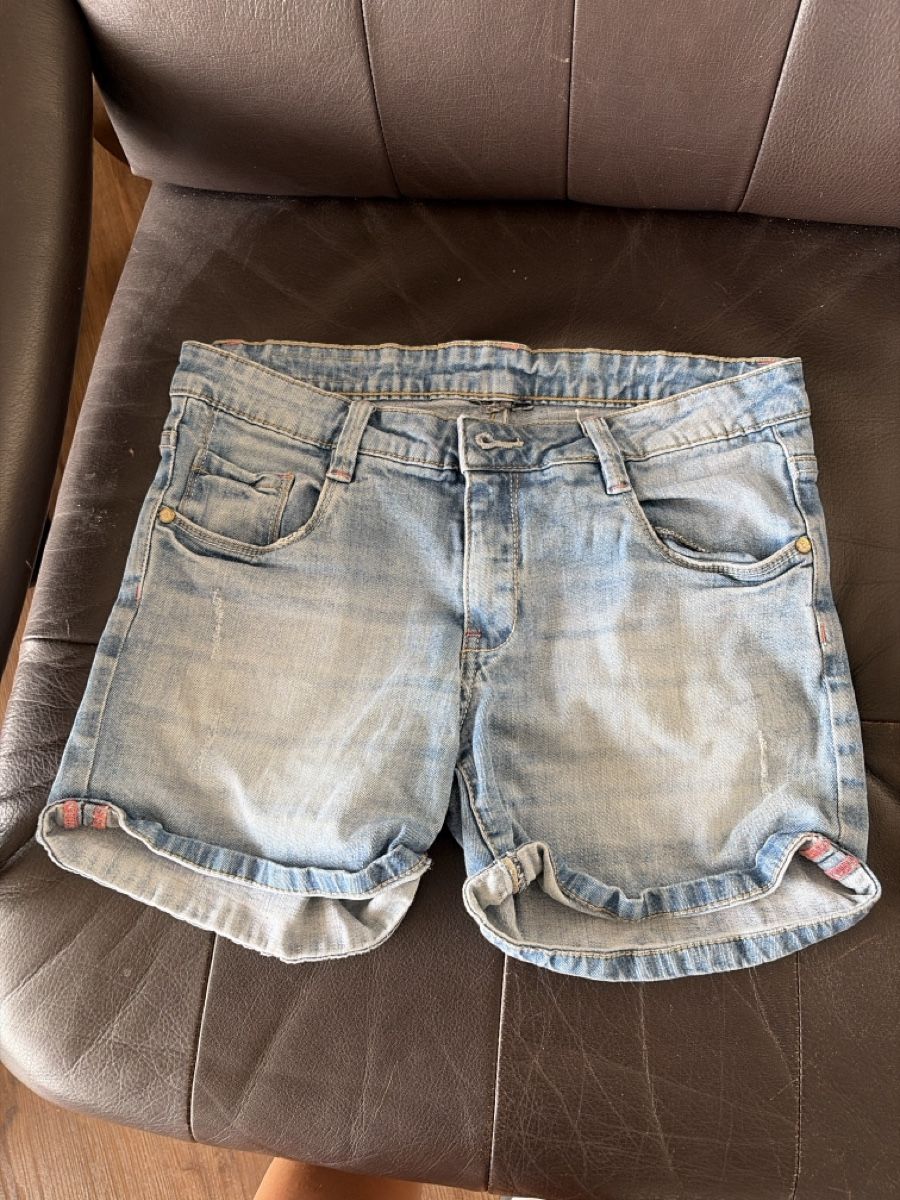 Hosen: Jeansshorts Damen hellblau Gröss s – Gebraucht aus Opfershofen TG von dan_nxk8