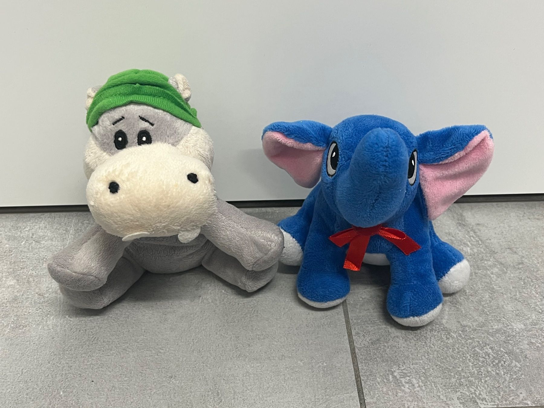 Giocattoli: Plüschtiere Nilfpferd und Elefant – Usato da Gutenswil venduto da jump4joy