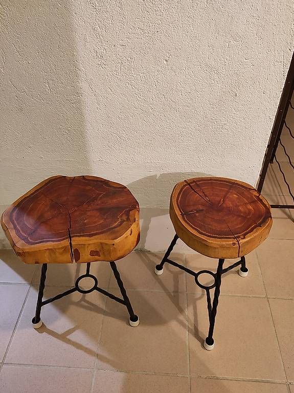 Tables: Table en bois massif et fer forgé  – D'occasion à Yverdon-les-Bains par stephanie.kaelin 1