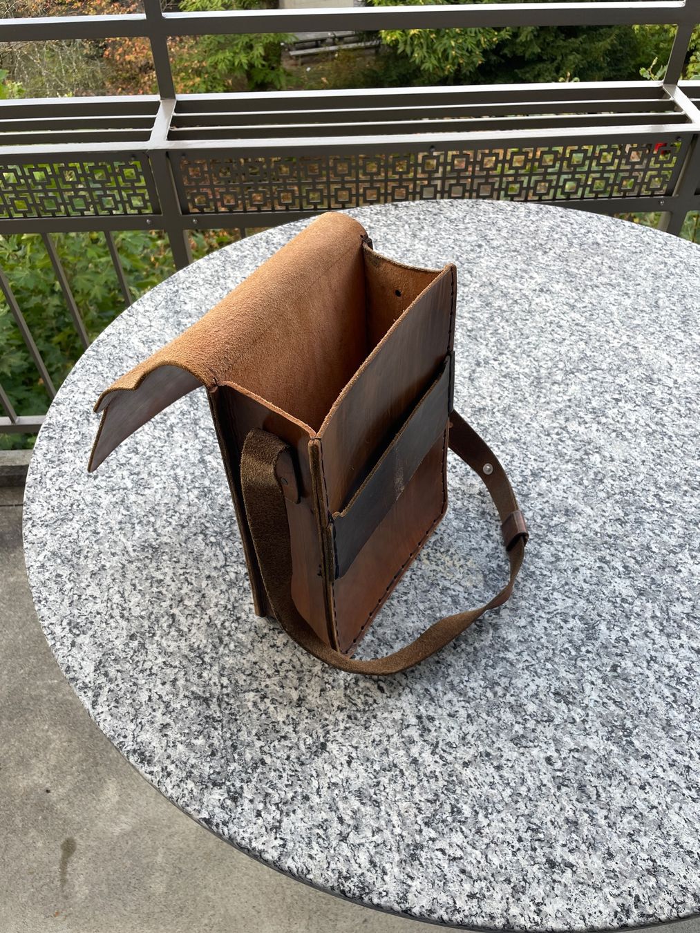 Taschen: Handgefertigte Leder-Umhängetasche – Gebraucht aus Zürich von mingotfl 1