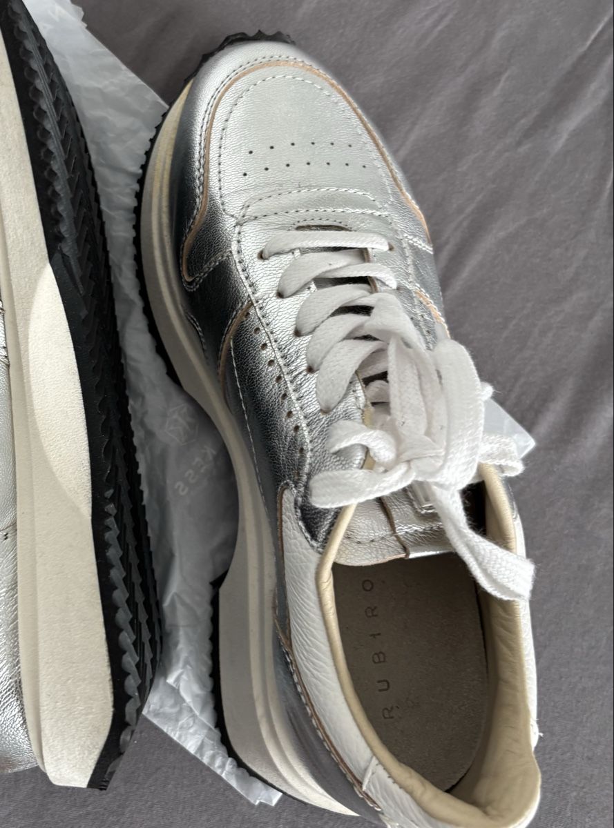 Damenschuhe: Comfy new sneaker – Neu (gemäss Beschreibung) aus Wallisellen von dbo_kv6n