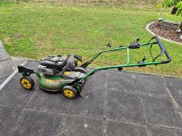 Rasenmäher John deere