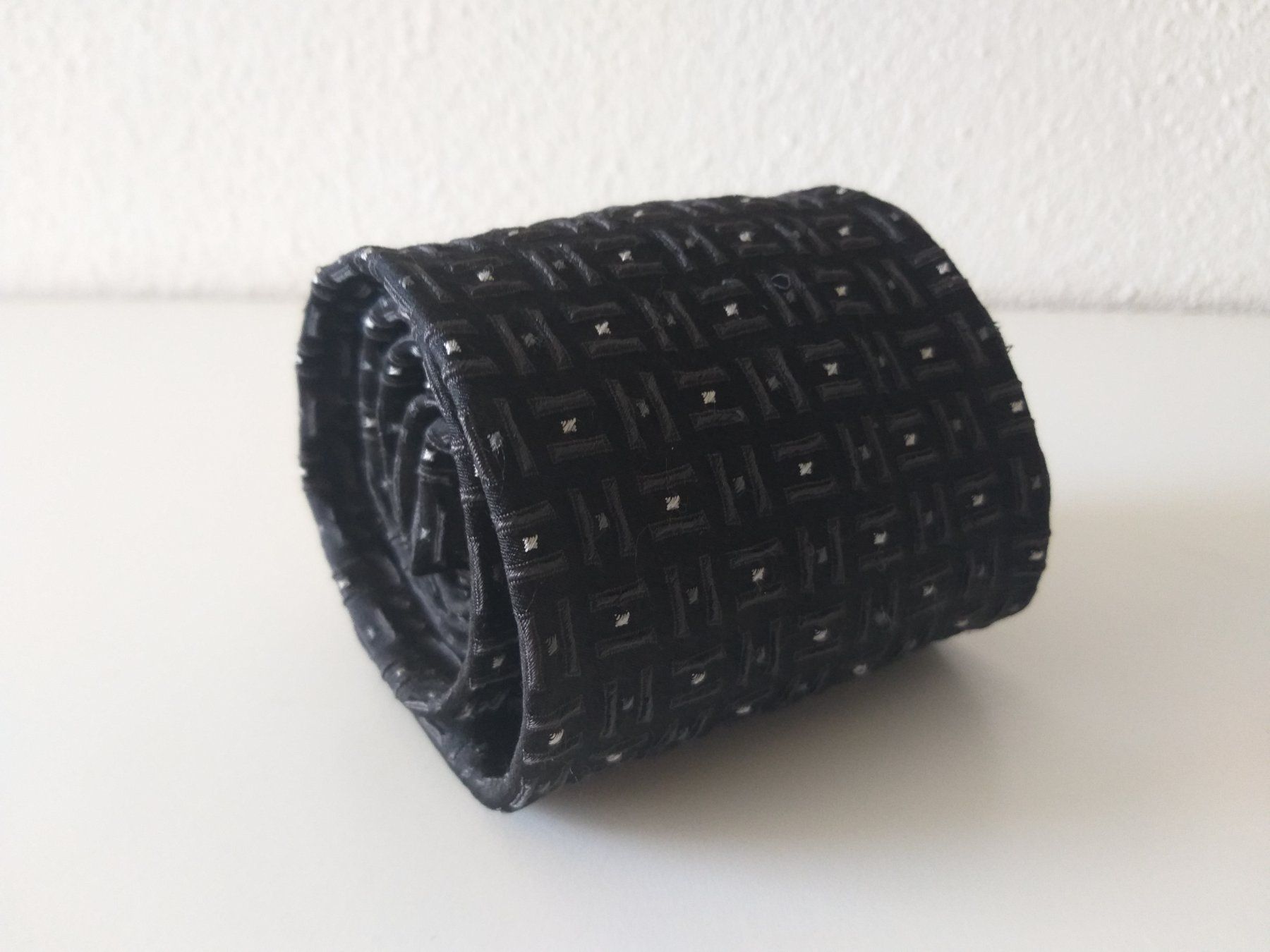 Cravatte: CORNELIANI Cravate en soie / seiden Krawatte – Usato da Cossonay-ville venduto da Super-Price-Quality 7