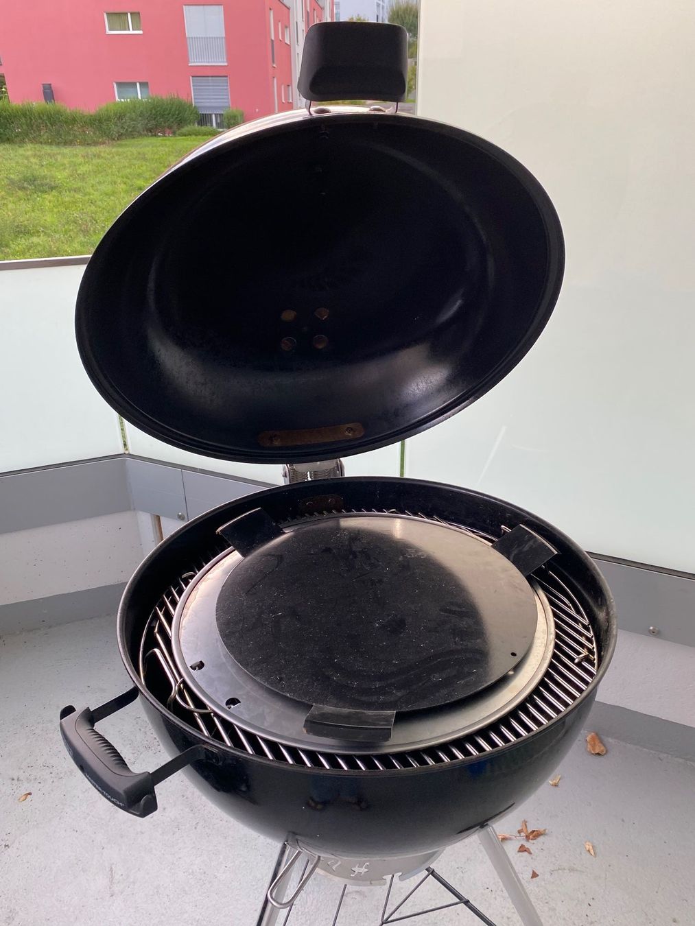 Weber Griglie: Weber Master-Touch Kugelgrill Holzkohlegrill – Usato da Adliswil venduto da aya_gj2f 1