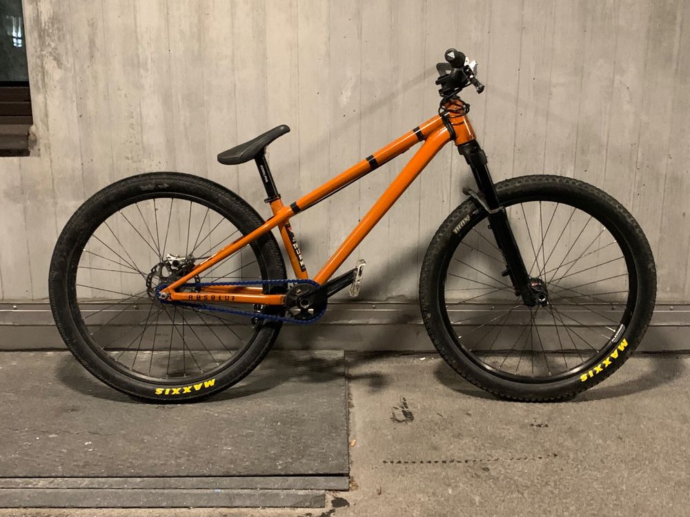 Commencal dirt on sale jump bike