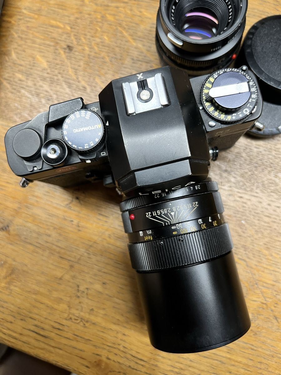 Leica Fotocamera: Leica R3 Electronic + 2 Objektive + Zubehör – Usato da Urdorf venduto da Glouis 3