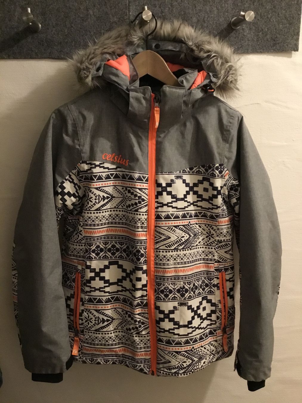 Vestes & Manteaux: Winterjacke – D'occasion à Bäretswil par tan_22c9